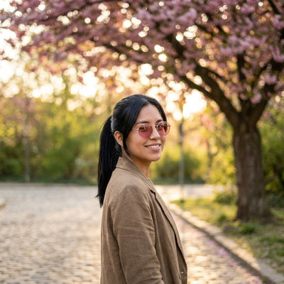 Karol Eye Wear - clienta con gafas fotocromaticas